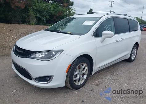 2017 Chrysler Pacifica Touring-L Plus z USA, uszkodzony, nr VIN 2C4RC1EG9HR525893